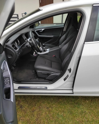 Volvo V60 cena 26500 przebieg: 261000, rok produkcji 2011 z Lidzbark małe 137